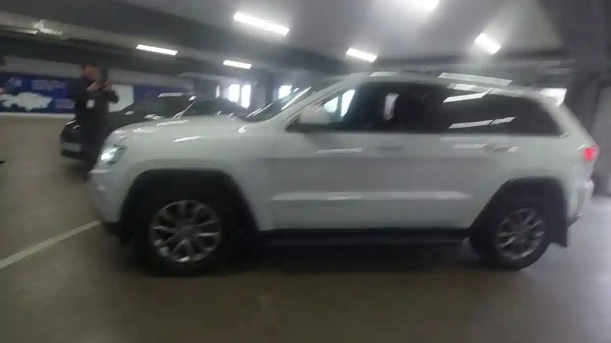 Jeep Grand Cherokee 2014 года за 13 000 000 тг. в Астана