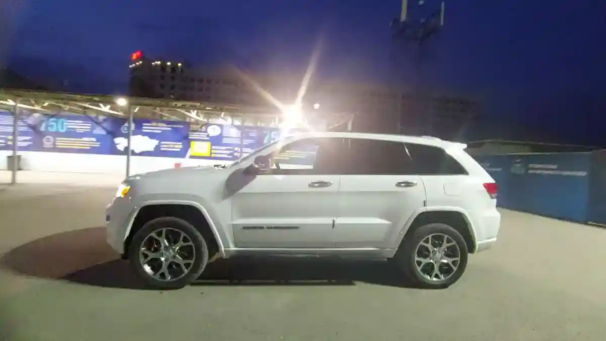 Jeep Grand Cherokee 2021 года за 25 500 000 тг. в Шымкент