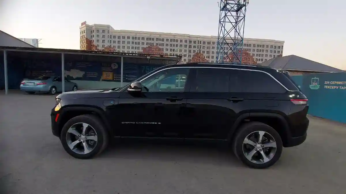 Jeep Grand Cherokee 2024 года за 31 000 000 тг. в Шымкент