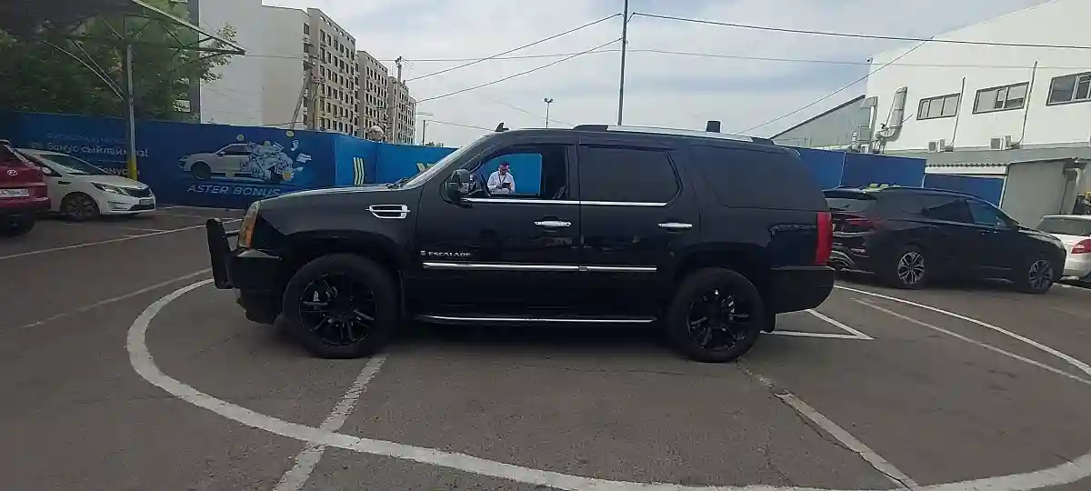 Cadillac Escalade 2007 года за 11 000 000 тг. в Алматы
