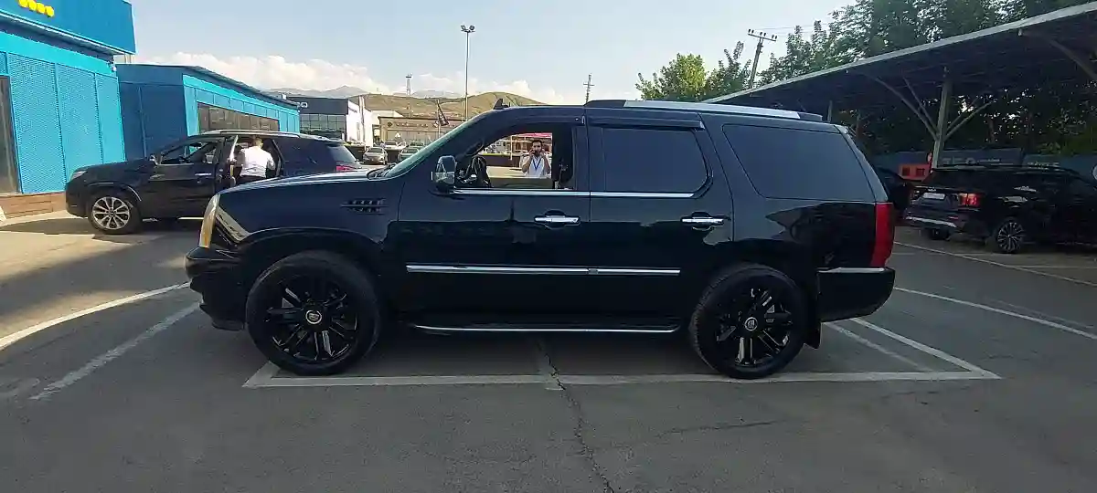 Cadillac Escalade 2006 года за 10 000 000 тг. в Алматы