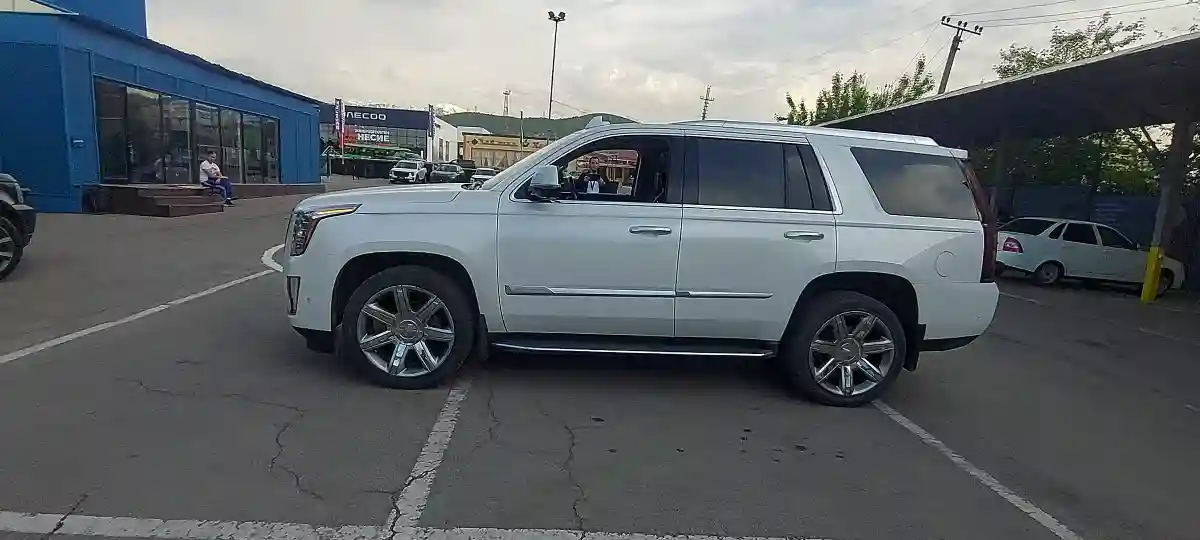 Cadillac Escalade 2019 года за 35 000 000 тг. в Алматы