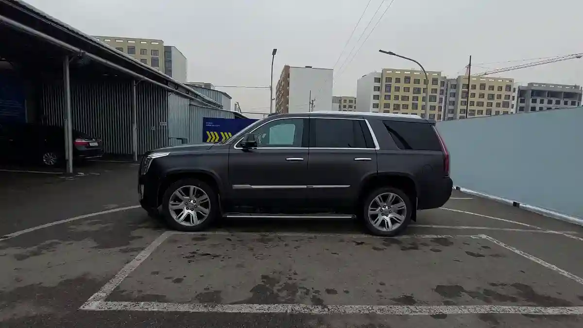 Cadillac Escalade 2018 года за 30 000 000 тг. в Алматы