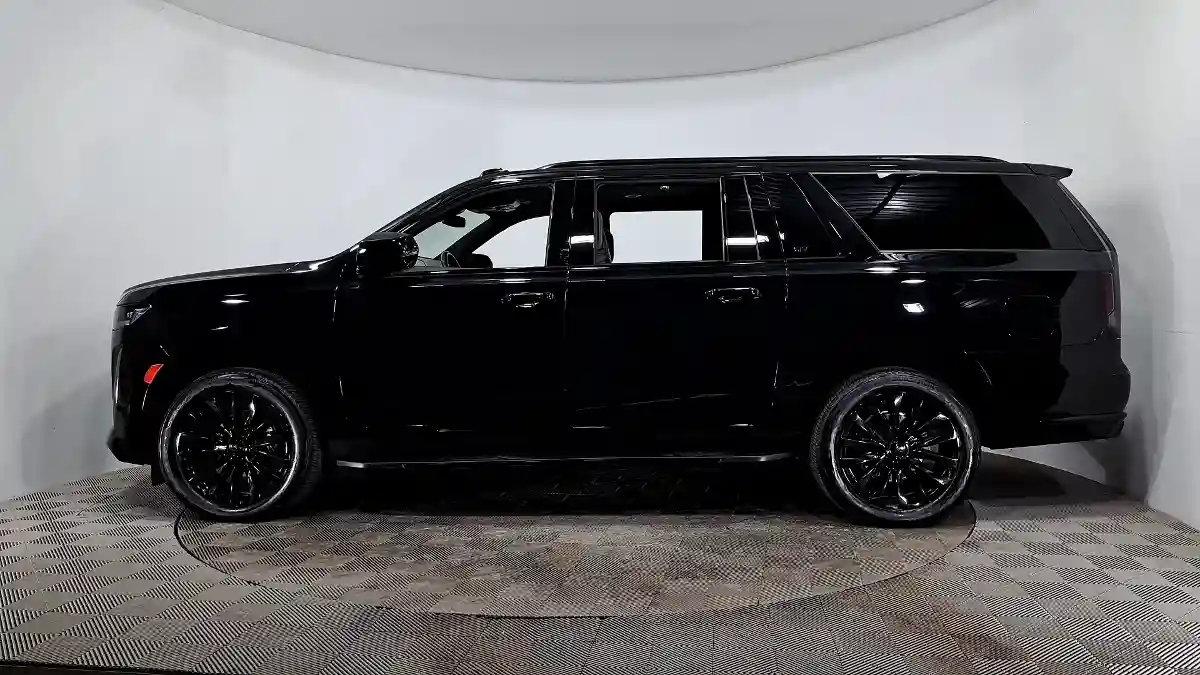Cadillac Escalade 2023 года за 56 990 000 тг. в Астана
