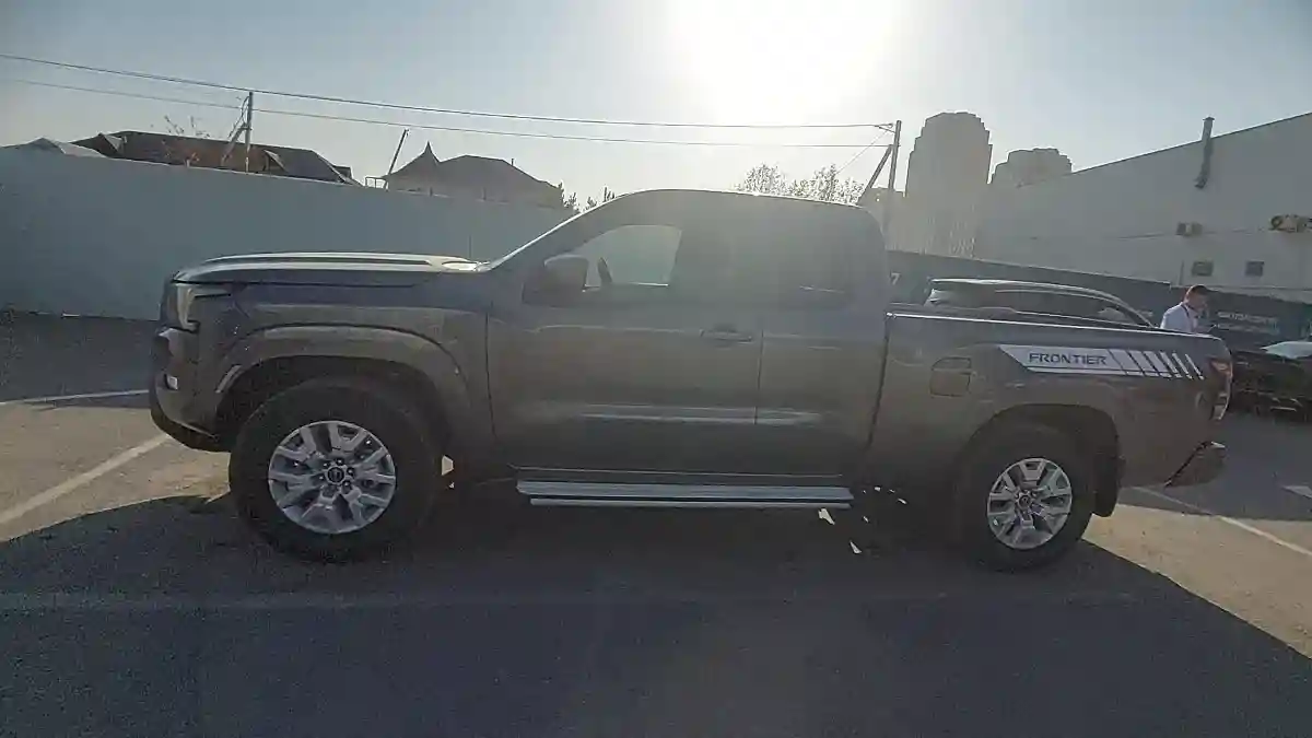 Nissan Navara (Frontier) 2022 года за 23 000 000 тг. в Шымкент