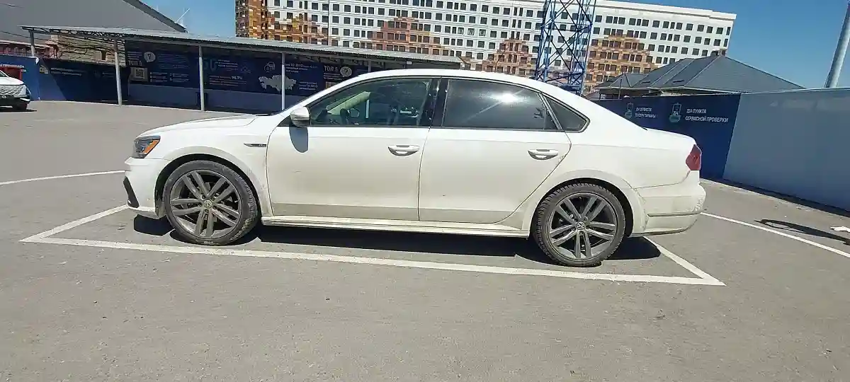 Volkswagen Passat 2017 года за 12 000 000 тг. в Шымкент