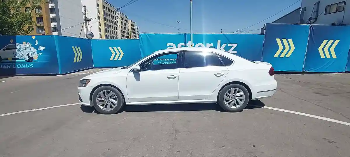 Volkswagen Passat 2017 года за 8 000 000 тг. в Алматы