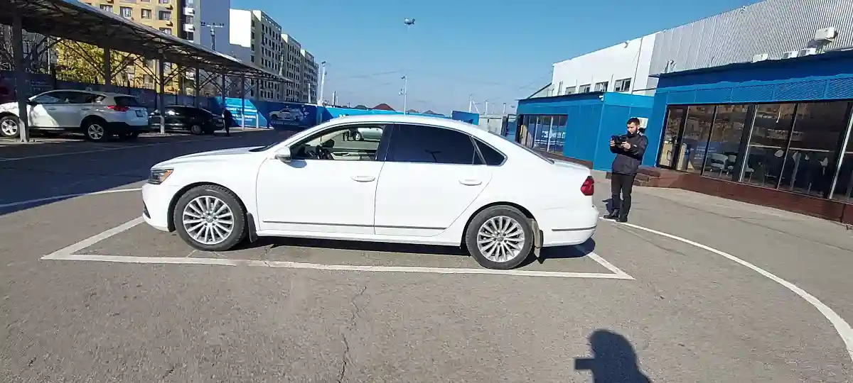 Volkswagen Passat 2016 года за 8 000 000 тг. в Алматы