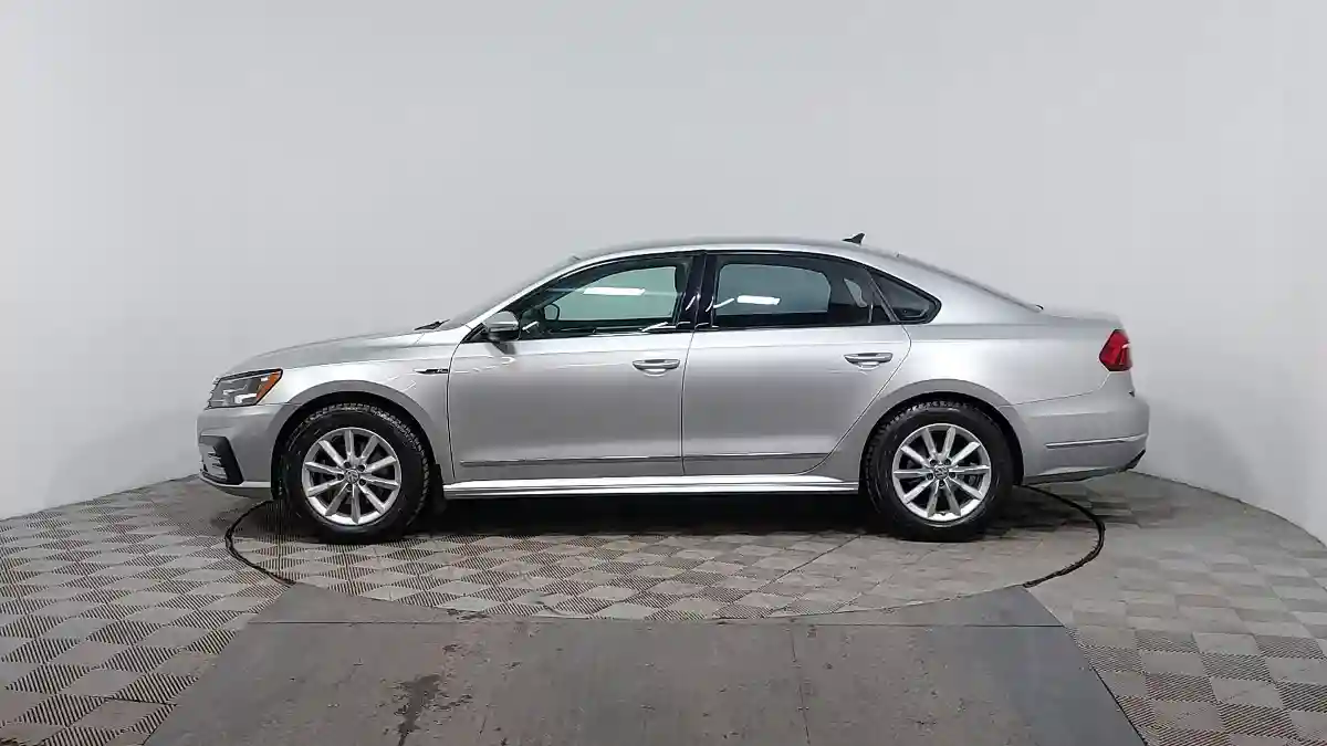 Volkswagen Passat 2017 года за 8 090 000 тг. в Астана