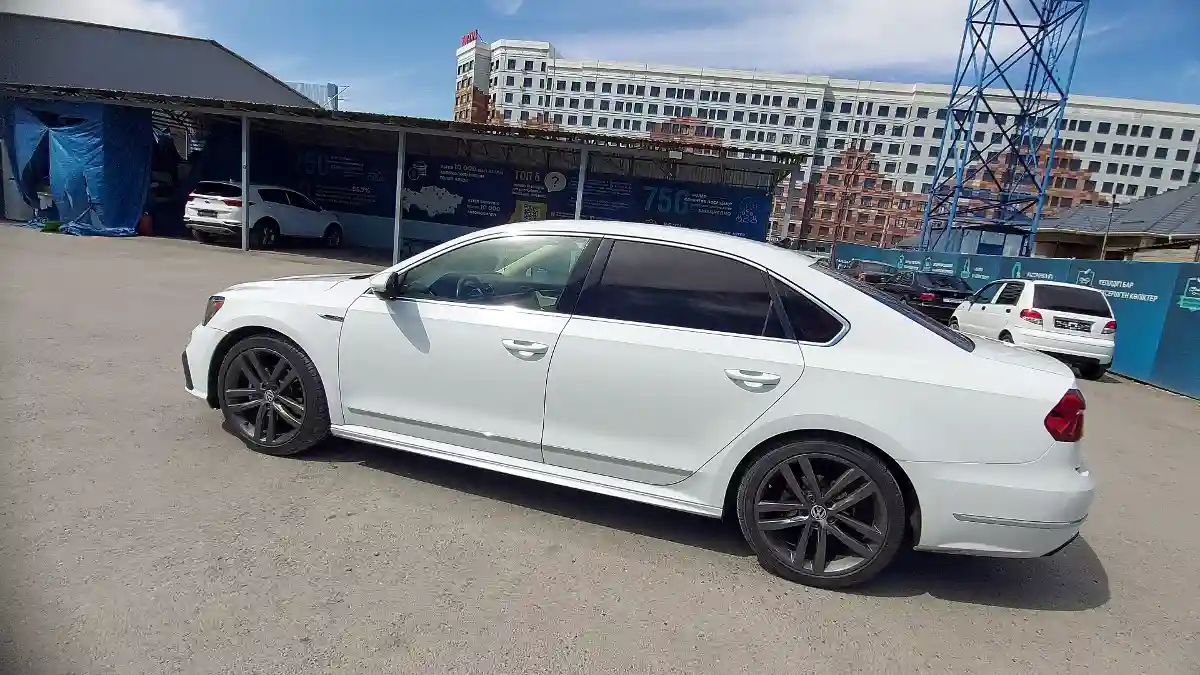 Volkswagen Passat 2017 года за 10 000 000 тг. в Шымкент