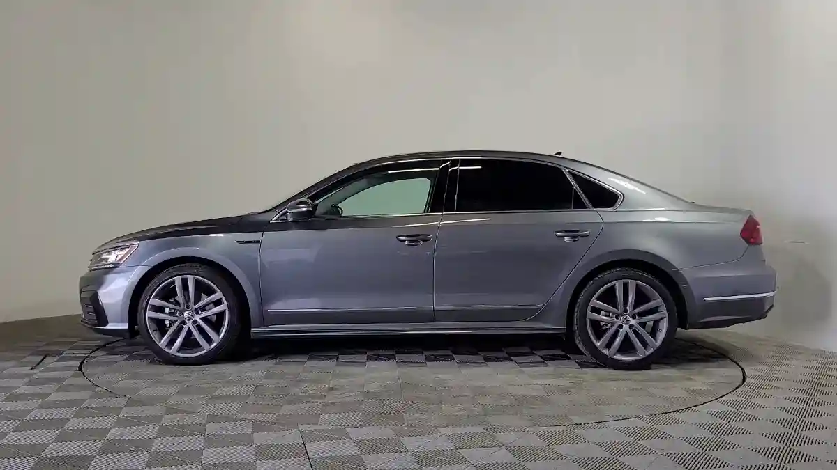 Volkswagen Passat 2017 года за 7 660 000 тг. в Алматы