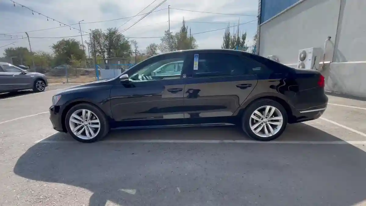 Volkswagen Passat 2018 года за 7 450 000 тг. в Тараз