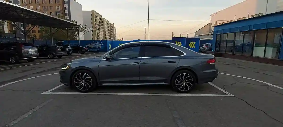 Volkswagen Passat 2020 года за 9 500 000 тг. в Алматы