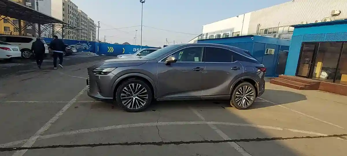 Lexus RX 2023 года за 40 000 000 тг. в Алматы