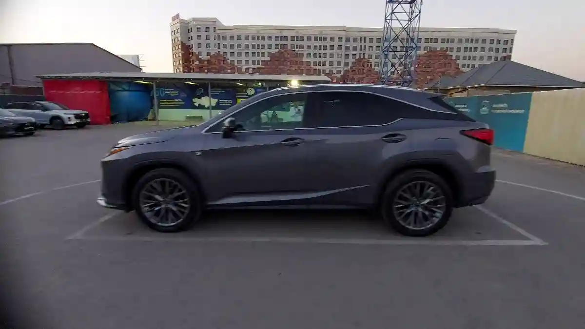 Lexus RX 2018 года за 21 000 000 тг. в Шымкент