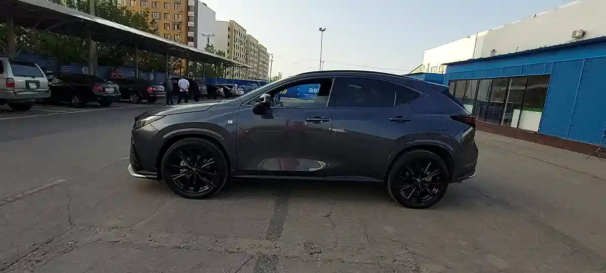 Lexus NX 2022 года за 27 000 000 тг. в Алматы