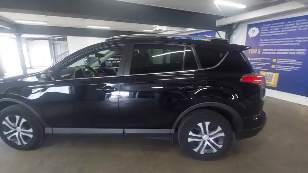 Toyota RAV4 2017 года за 11 000 000 тг. в Астана