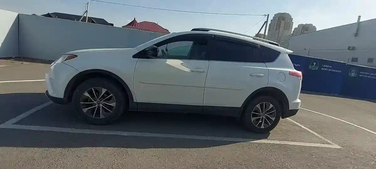 Toyota RAV4 2018 года за 13 000 000 тг. в Шымкент