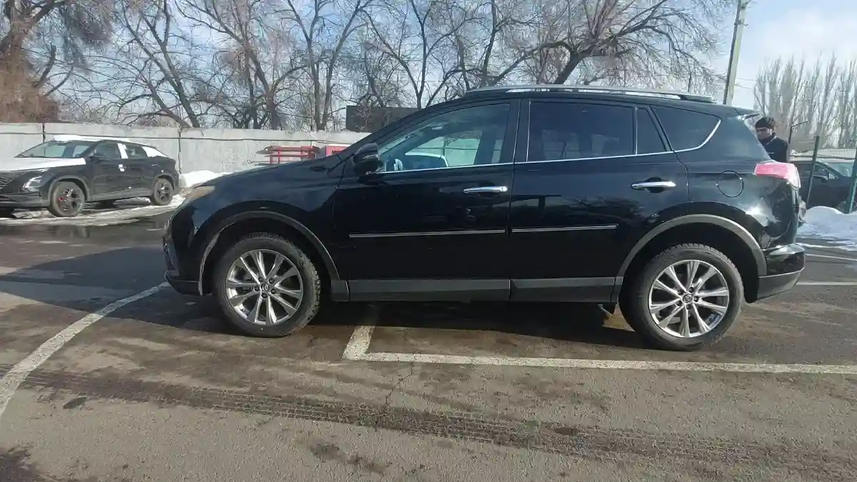 Toyota RAV4 2018 года за 13 000 000 тг. в Алматы