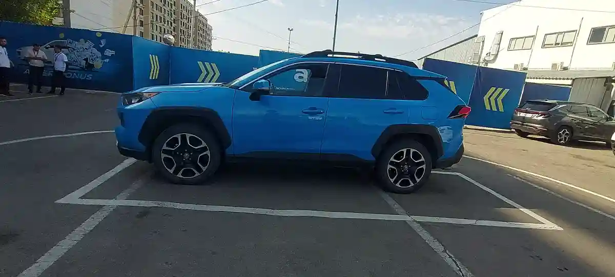 Toyota RAV4 2019 года за 12 500 000 тг. в Алматы