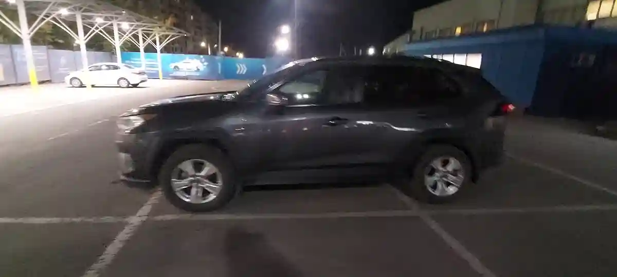 Toyota RAV4 2021 года за 17 000 000 тг. в Алматы