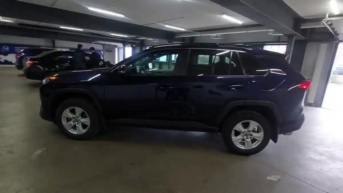 Toyota RAV4 2021 года за 15 000 000 тг. в Астана