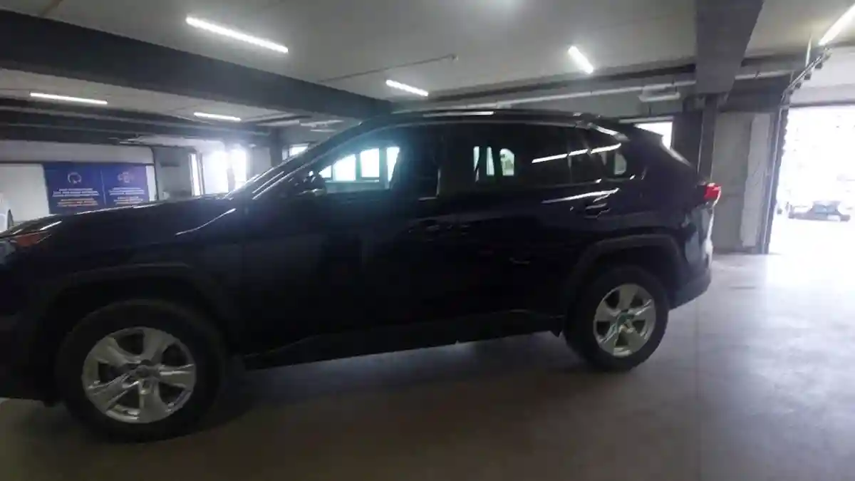 Toyota RAV4 2021 года за 14 000 000 тг. в Астана