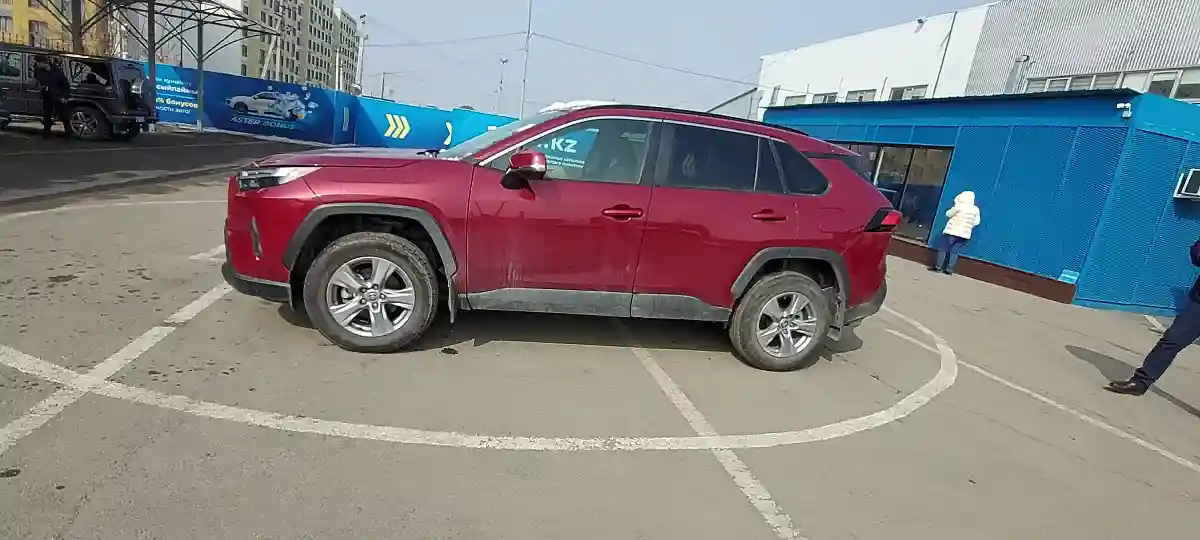 Toyota RAV4 2022 года за 17 000 000 тг. в Алматы