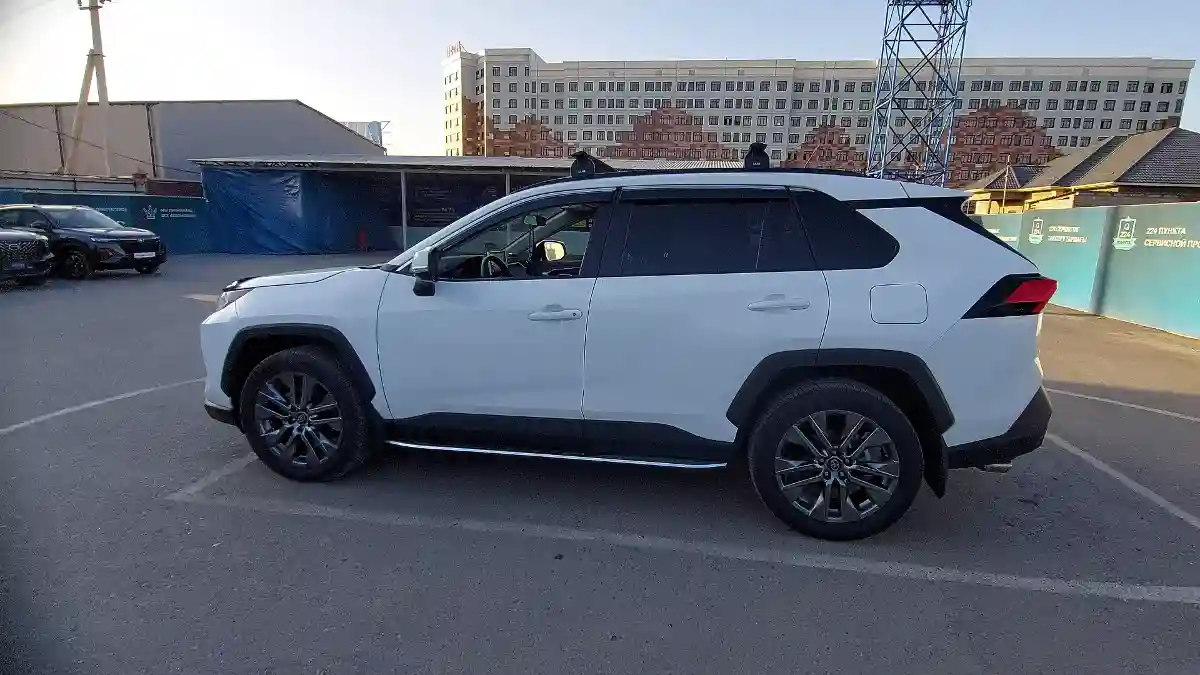 Toyota RAV4 2021 года за 16 590 000 тг. в Шымкент