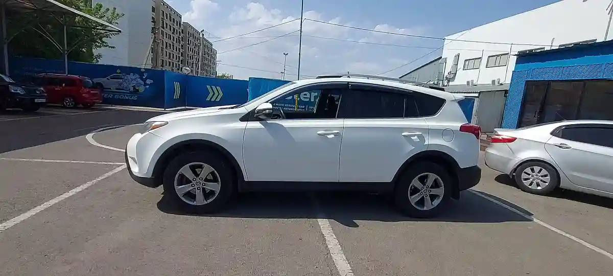 Toyota RAV4 2015 года за 10 500 000 тг. в Алматы