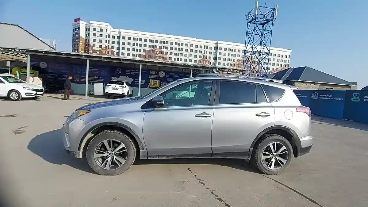 Toyota RAV4 2017 года за 10 000 000 тг. в Шымкент