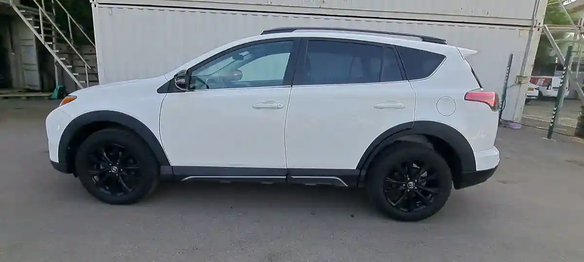 Toyota RAV4 2017 года за 10 590 000 тг. в Алматы