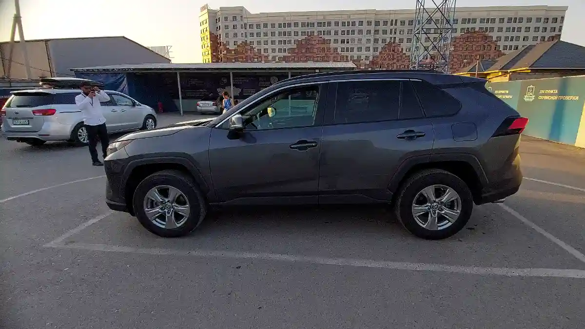 Toyota RAV4 2022 года за 18 000 000 тг. в Шымкент