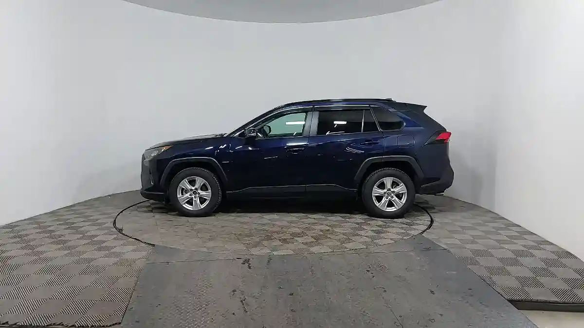 Toyota RAV4 2020 года за 15 090 000 тг. в Астана