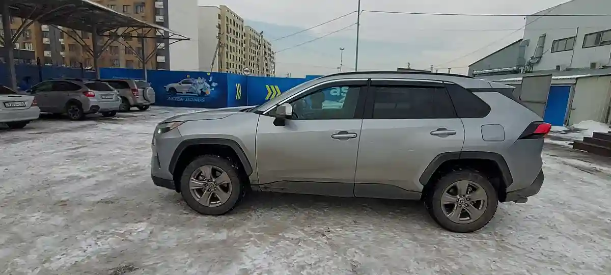 Toyota RAV4 2022 года за 15 000 000 тг. в Алматы