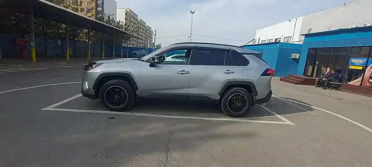 Toyota RAV4 2019 года за 12 200 000 тг. в Алматы