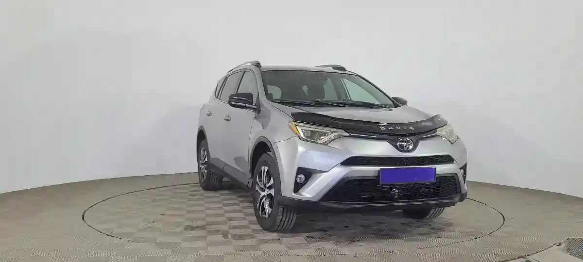 Toyota RAV4 2018 года за 9 250 000 тг. в Караганда
