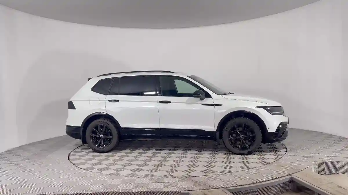 Volkswagen Tiguan 2023 года за 13 590 000 тг. в Караганда