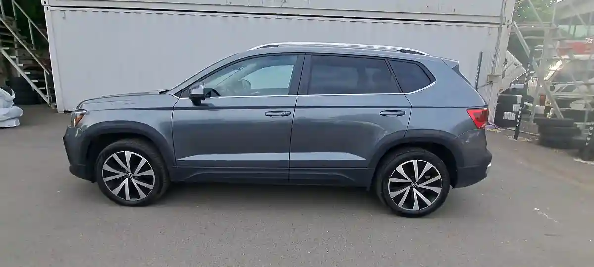 Volkswagen Taos 2022 года за 9 190 000 тг. в Алматы