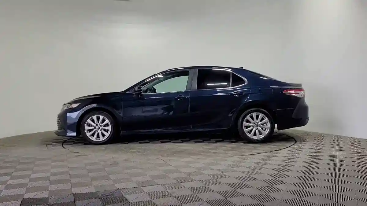 Toyota Camry 2019 года за 11 000 000 тг. в Алматы