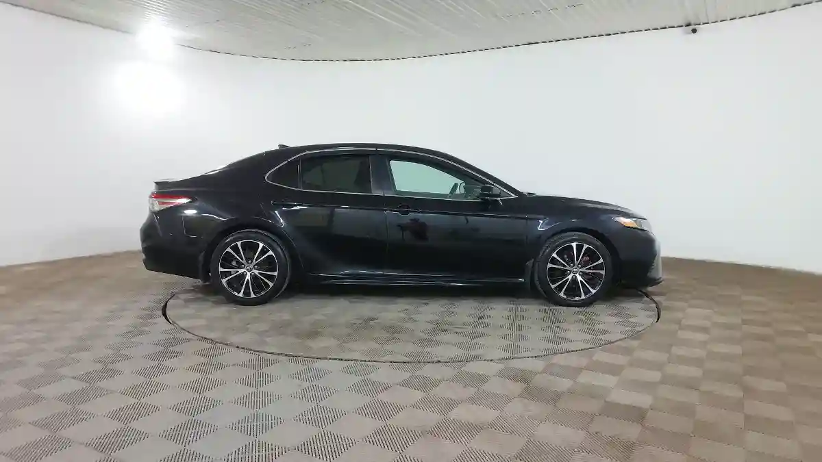 Toyota Camry 2019 года за 10 990 000 тг. в Шымкент