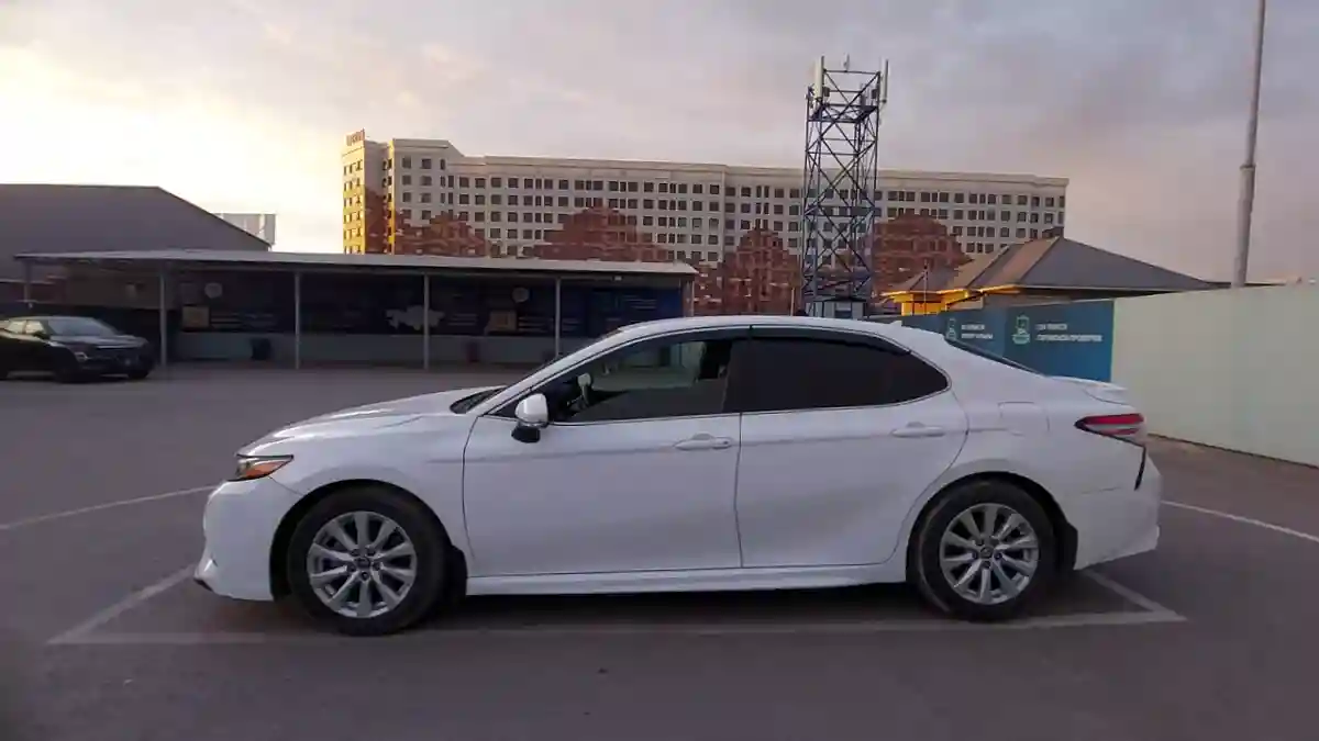 Toyota Camry 2019 года за 12 200 000 тг. в Шымкент