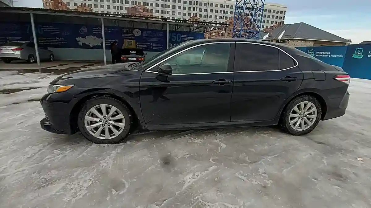 Toyota Camry 2019 года за 11 000 000 тг. в Шымкент