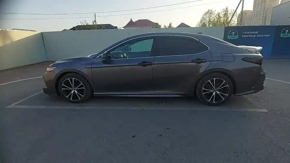 Toyota Camry 2017 года за 10 500 000 тг. в Шымкент