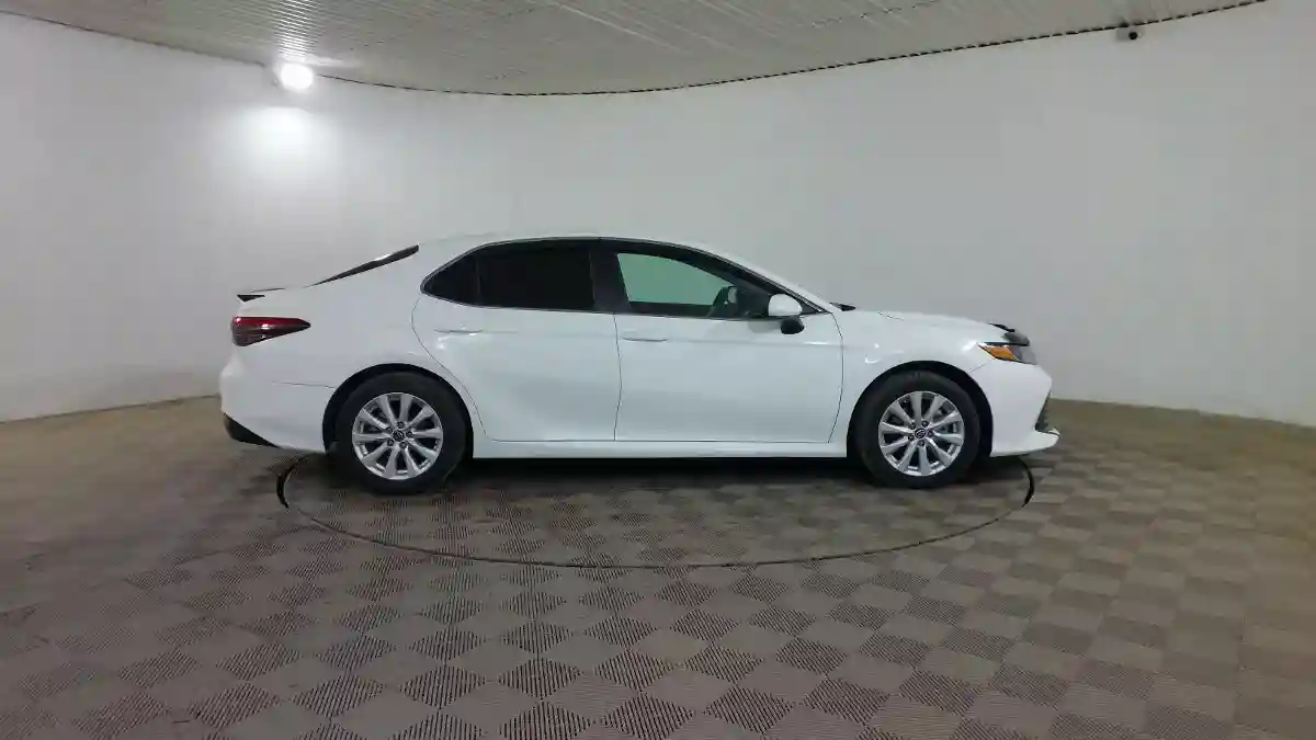 Toyota Camry 2019 года за 13 490 000 тг. в Шымкент