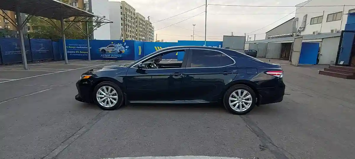 Toyota Camry 2018 года за 13 000 000 тг. в Алматы