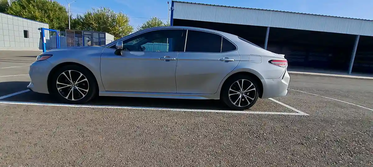 Toyota Camry 2018 года за 13 723 500 тг. в Шымкент