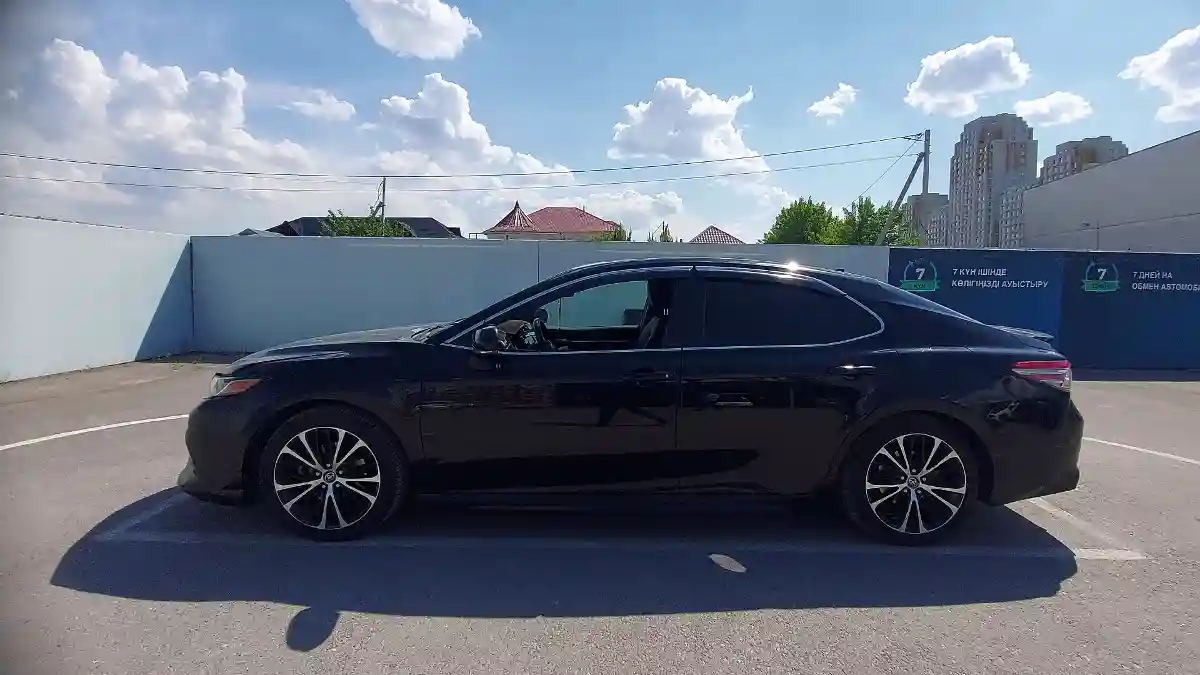 Toyota Camry 2018 года за 11 000 000 тг. в Шымкент
