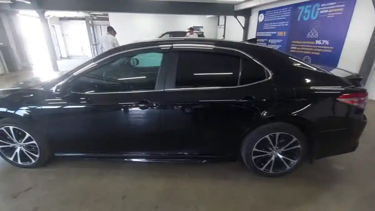 Toyota Camry 2019 года за 11 800 000 тг. в Астана