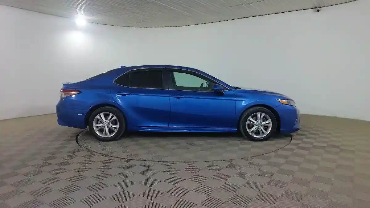 Toyota Camry 2019 года за 10 290 000 тг. в Шымкент